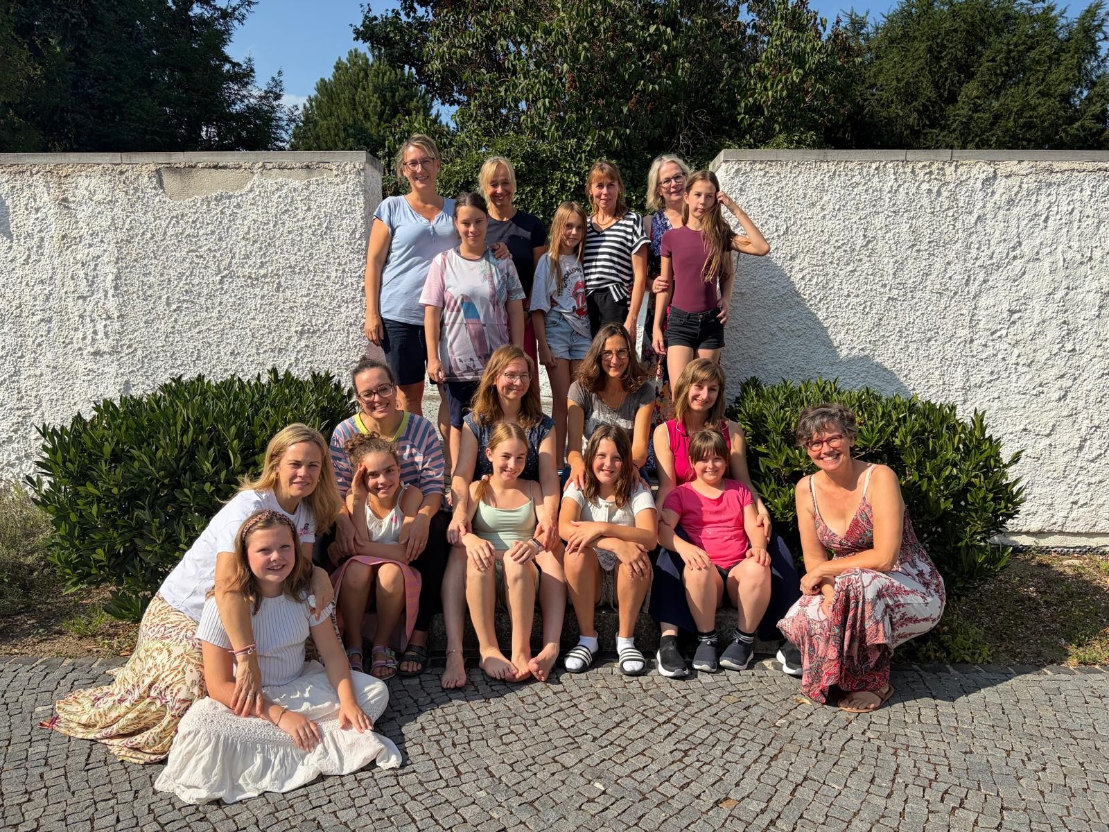 Foto mit der Teilnehmergruppe am Mutter-Tochter-Tag 31.07.-01.08.2026 im Exerzitienhaus Leitershofen